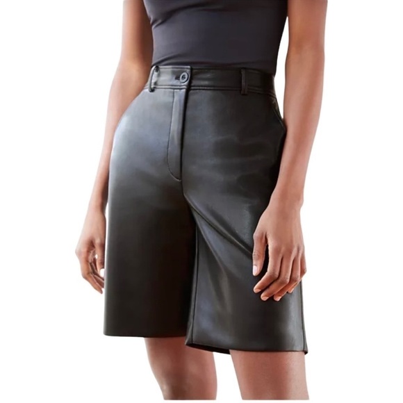 Aritzia Babaton Vegan Leather Black Adrian Bermuda Short Size 0 - Picture 1 of 9